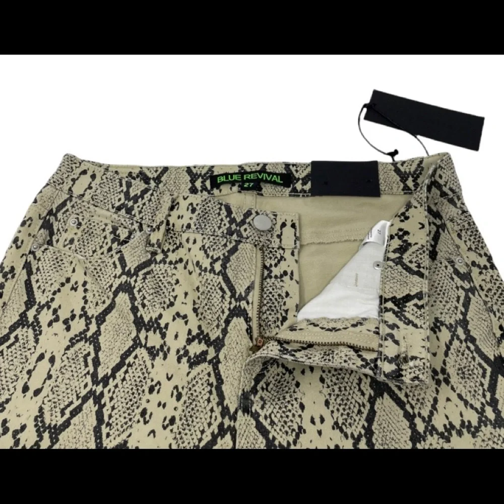 🛍️SALE🛍️ BLUE REVIVAL Slither Skinny Leg Sand Snake Print Jeans - Picture 9 of 13
